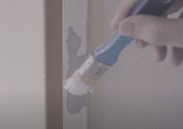 DIY。素人が室内建具の枠のペンキの剥がれた部分を塗装してみた。修理・補修・タッチアップペイント・インテリア