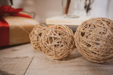 【100均DIY】麻紐を固めて手作りするデコレーションボール！クリスマスに向けて装飾をDIYしていく・インテリアコーディネート・雑貨・小物・百均