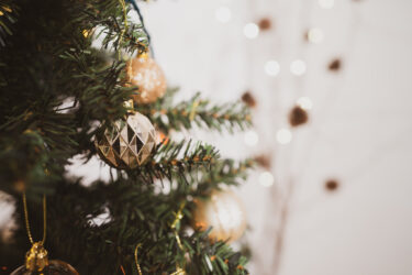 小さなクリスマスツリーを豪華に装飾！ツリーデコレーションでクリスマスインテリアを盛り上げよう！雑貨・小物・DIY・コーディネート